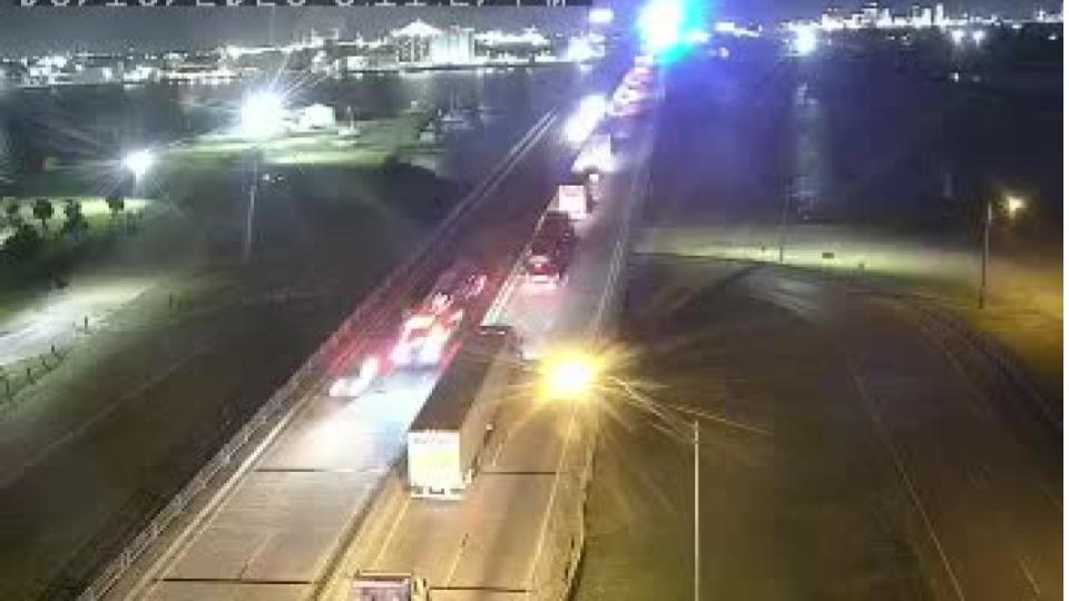 Lake Charles I-10 Bridge Westbound Lane Blocked by Stalled 18-Wheeler